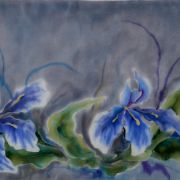 irysy niebieskie w popielu - krepa - szal jedwabny ręcznie malowany