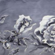 róże w szarościach - splot atłasowy - szal jedwabny ręcznie malowany