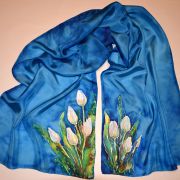tulipany i niebieskie tło - habotai5 - szal jedwabny ręcznie malowany